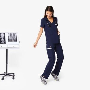 BNWOT FIGS XS/Petite Navy Kade Womens